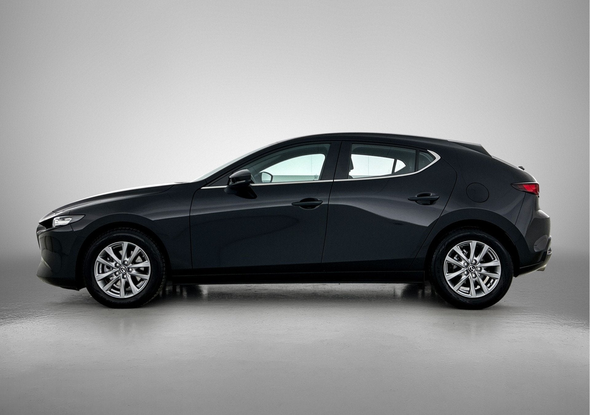 Mazda 3 2.5 e-SkyActiv-G M Hybrid 140 Prime-line | RIJKLAAR, Auto's, 12 maanden, Gebruikt, 4 cilinders, Zwart