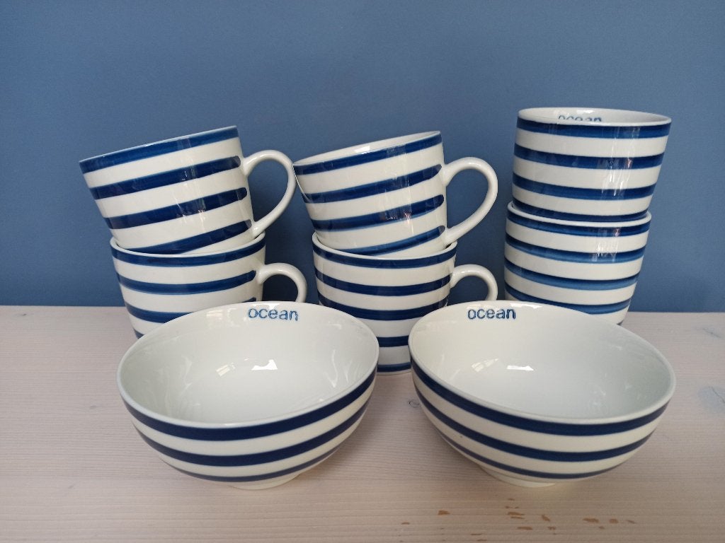 Blauw wit - 8 delig servies met tekst Ocean (afhaalprijs), Ophalen, Porselein, Overige stijlen, Compleet servies