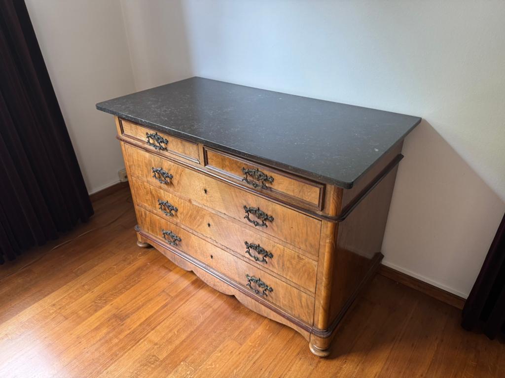 Antiek dressoir met zwart marmeren blad, Huis en Inrichting, Kasten | Dressoirs, Ophalen of Verzenden, Zo goed als nieuw, 50 tot 75 cm