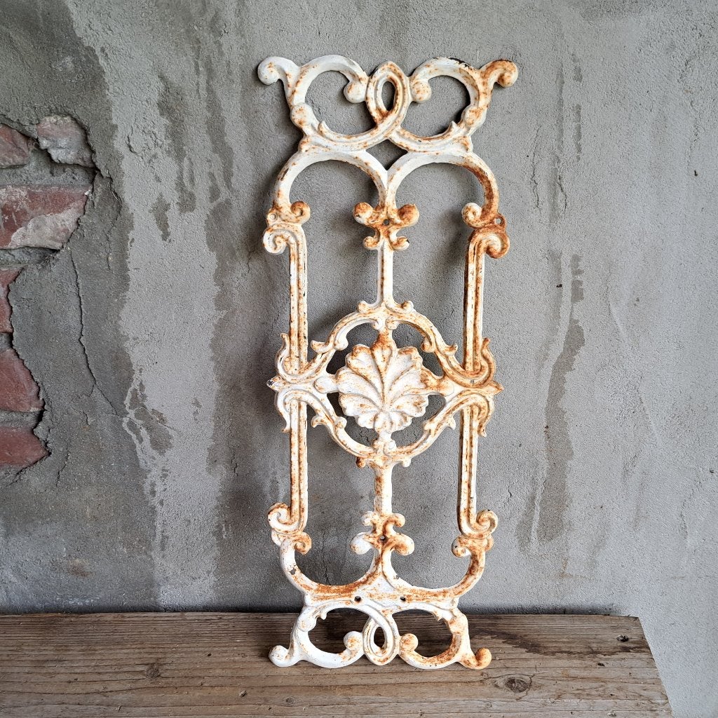 Brocante gietijzeren rekje ornament wit/roest 48x18cm Etage3, Gebruikt, ., Ophalen of Verzenden, .