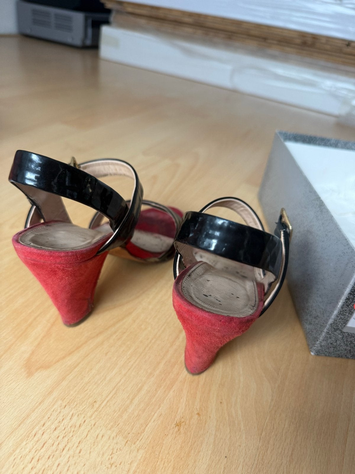 Hesther van Eeghen Sandalen - Zwart/Rood, Maat 40, Ophalen of Verzenden, Gedragen, Zwart, Sandalen of Muiltjes