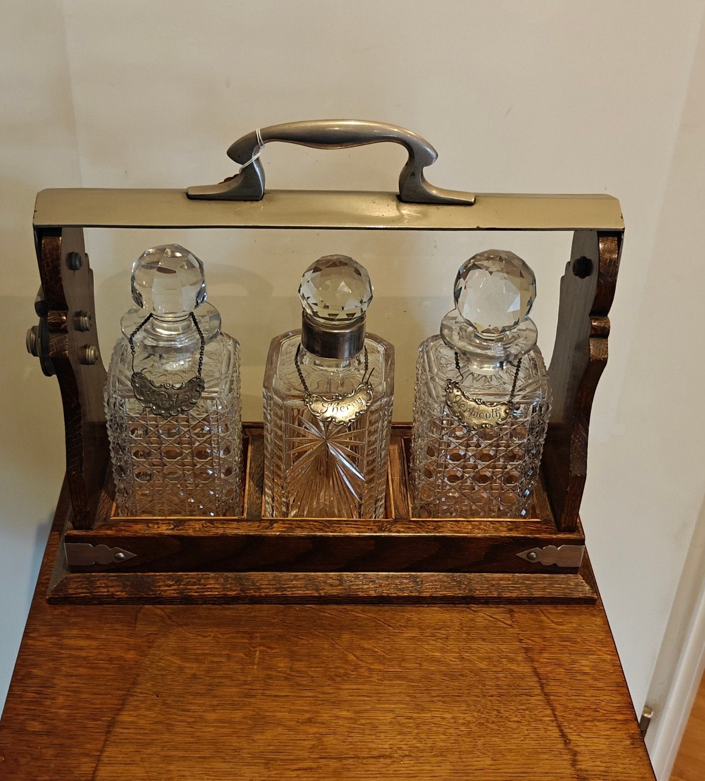 Antieke decanteerset met 3 kristallen karaffen, Ophalen