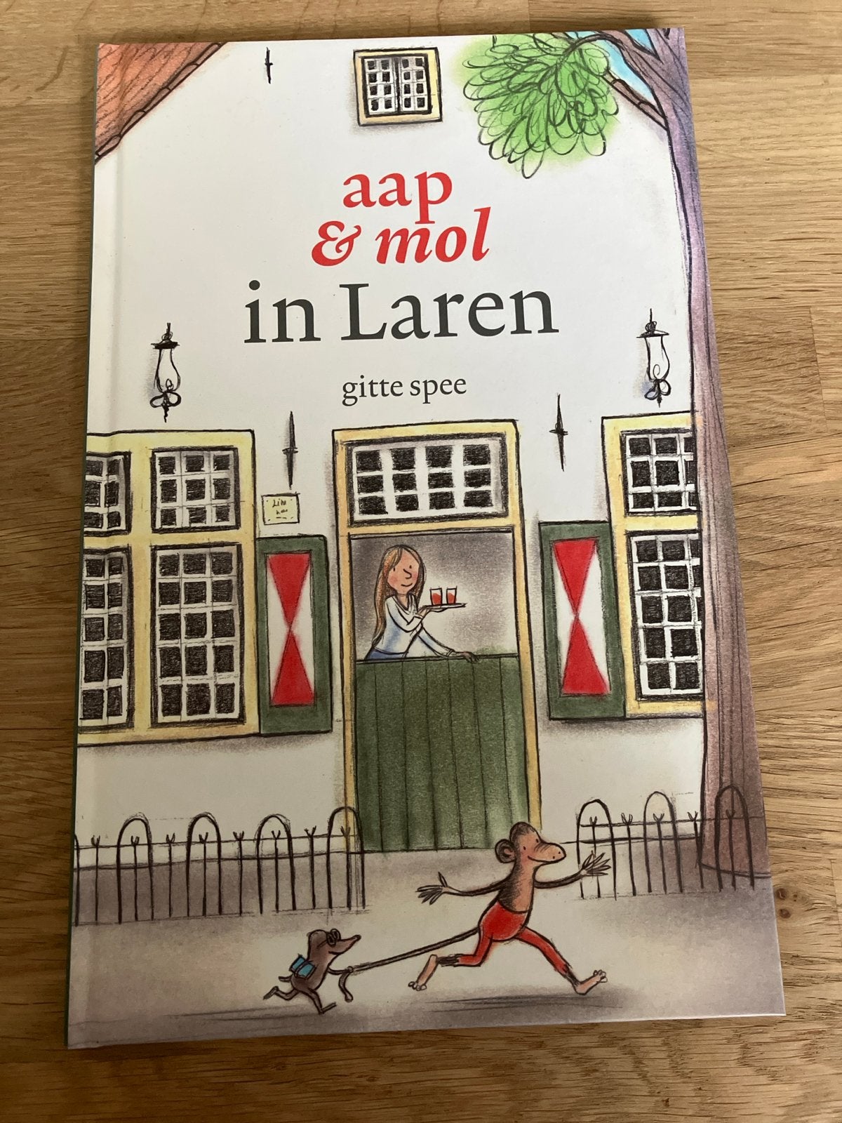 Aap & Mol in Laren - Gitte Spee (Kinderboek), Fictie algemeen, Jongen of Meisje, Ophalen of Verzenden, Zo goed als nieuw