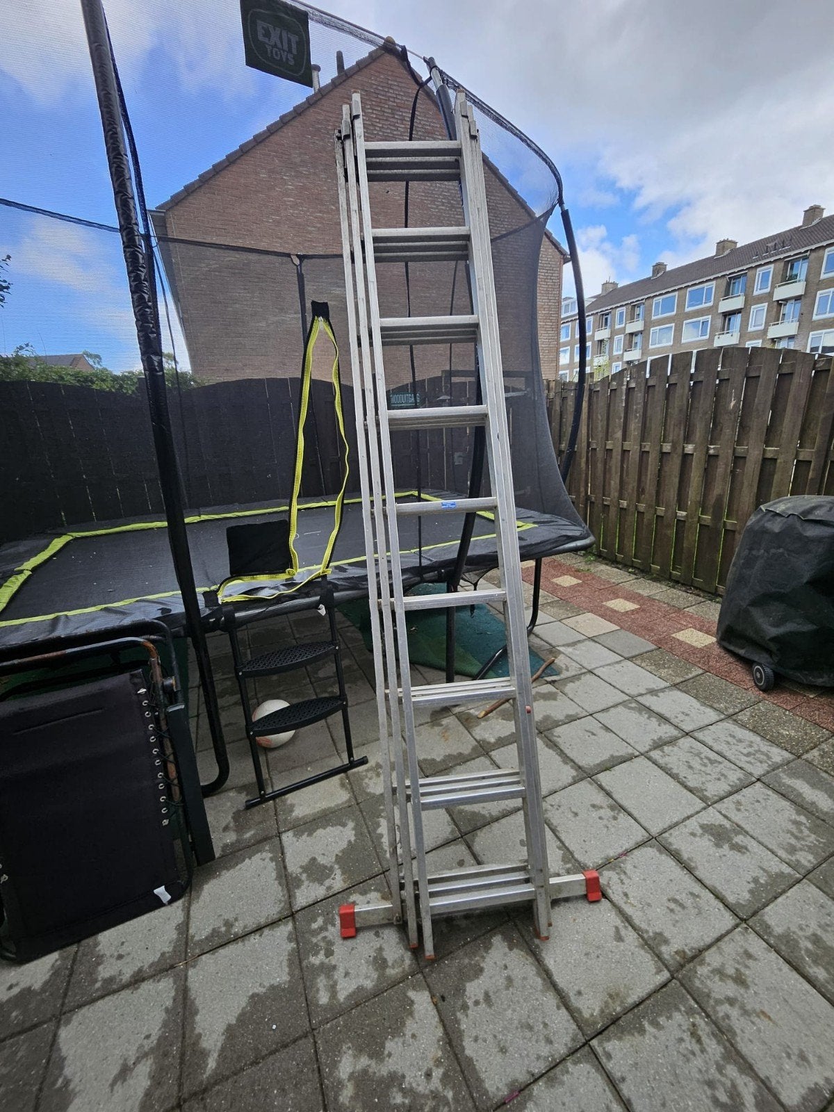 Gebruikte 3x9 treden aluminium trap - Alleen ophalen, Doe-het-zelf en Verbouw, Ladders en Trappen, Ophalen, Gebruikt, Trap, Opvouwbaar of Inschuifbaar