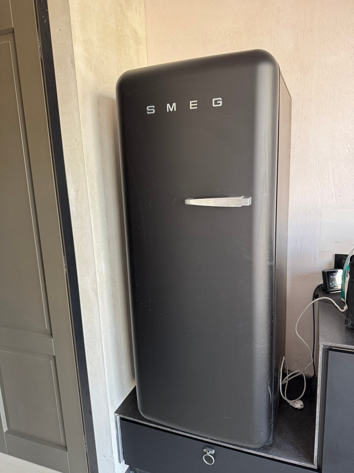 Smeg koelkast zwart, Witgoed en Apparatuur, Koelkasten en IJskasten, Ophalen, 200 liter of meer, 60 cm of meer, 160 cm of meer