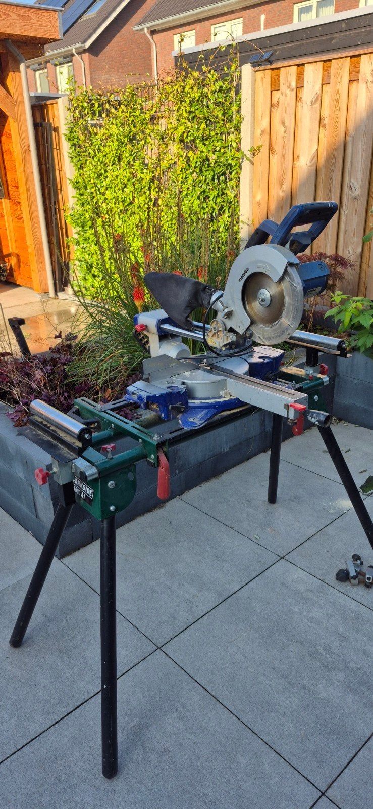 Metabo KGS 216 afkortzaag met onderstel, Doe-het-zelf en Verbouw, Ophalen, Gebruikt, 70 mm of meer, Afkortzaag