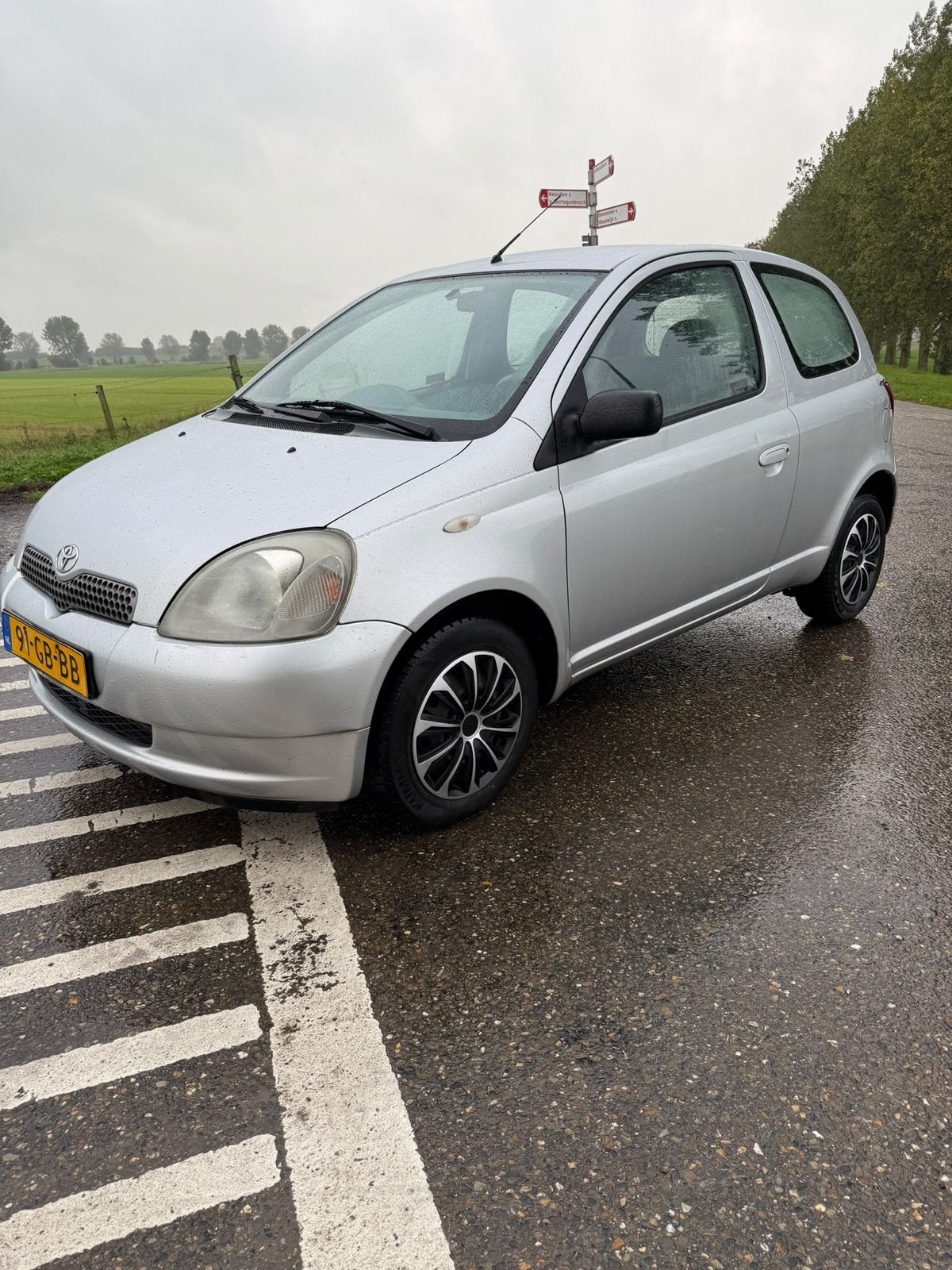 Toyota Yaris 1.3 16V Luna uitvoering nieuwe APK zeer mooi, Voorwielaandrijving, 1299 cc, 4 cilinders, Handgeschakeld