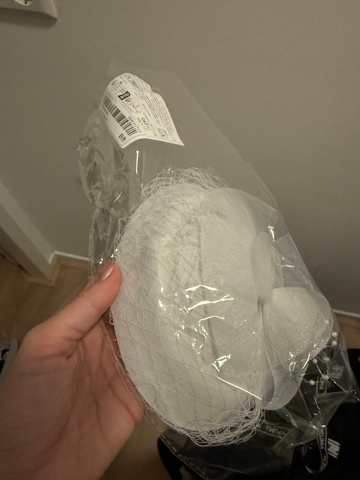 Witte hoedje met netje - Nieuw, Ophalen of Verzenden, Nieuw, Wit, Accessoires