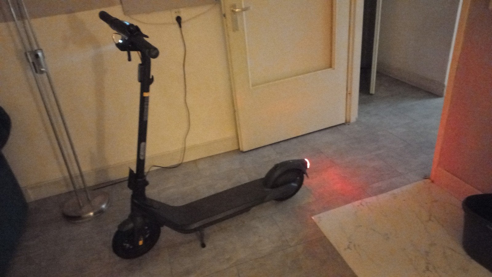 Segway E2 Pro elektrische step - Zo goed als nieuw, Fietsen en Brommers, Ophalen of Verzenden
