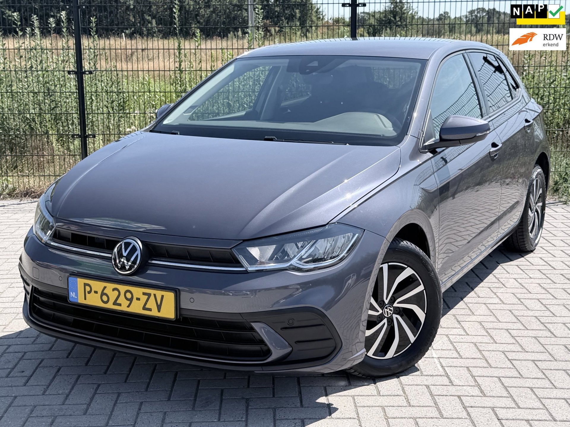 Volkswagen Polo 1.0 TSI Life Business | Carplay | PDC | Stoe, Auto's, Volkswagen, Stof, Gebruikt, 49 €/maand, Origineel Nederlands