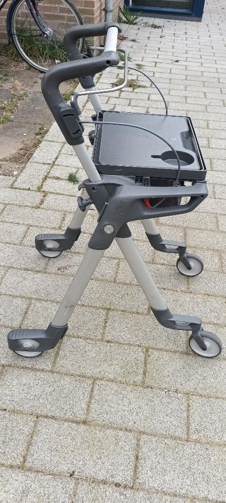 rollator toppo  hestia indoor  binnenhuis  mt tas  dienblad., Ophalen of Verzenden, Opvouwbaar, Zo goed als nieuw