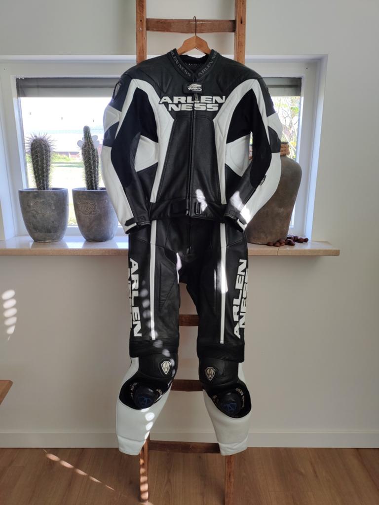 Arlen Ness Leren Motorpak Zwart/Wit - Maat 50/102, Motoren, Kleding | Motorkleding, Ophalen, Arlen Ness, Tweedehands, Heren