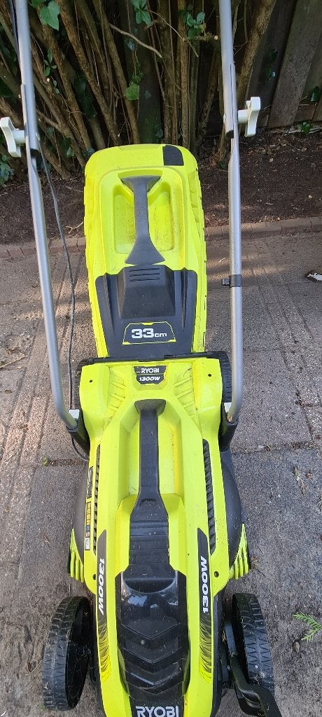 RYOBI Bedraad elektrische grasmaaier – Maaibreedte 33 cm, Ophalen, Cirkelmaaier, Gebruikt, Elektrische grasmaaier