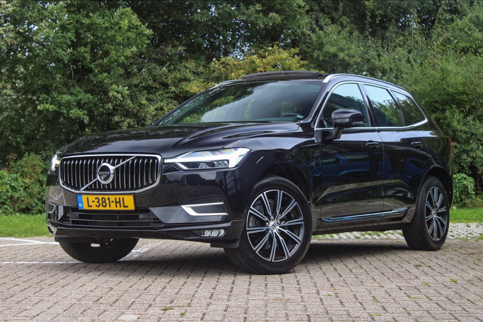 Volvo XC60 T5 Inscription 250 pk Automaat AWD PANO, Auto's, Automaat, 4 cilinders, 1969 cc, Zwart