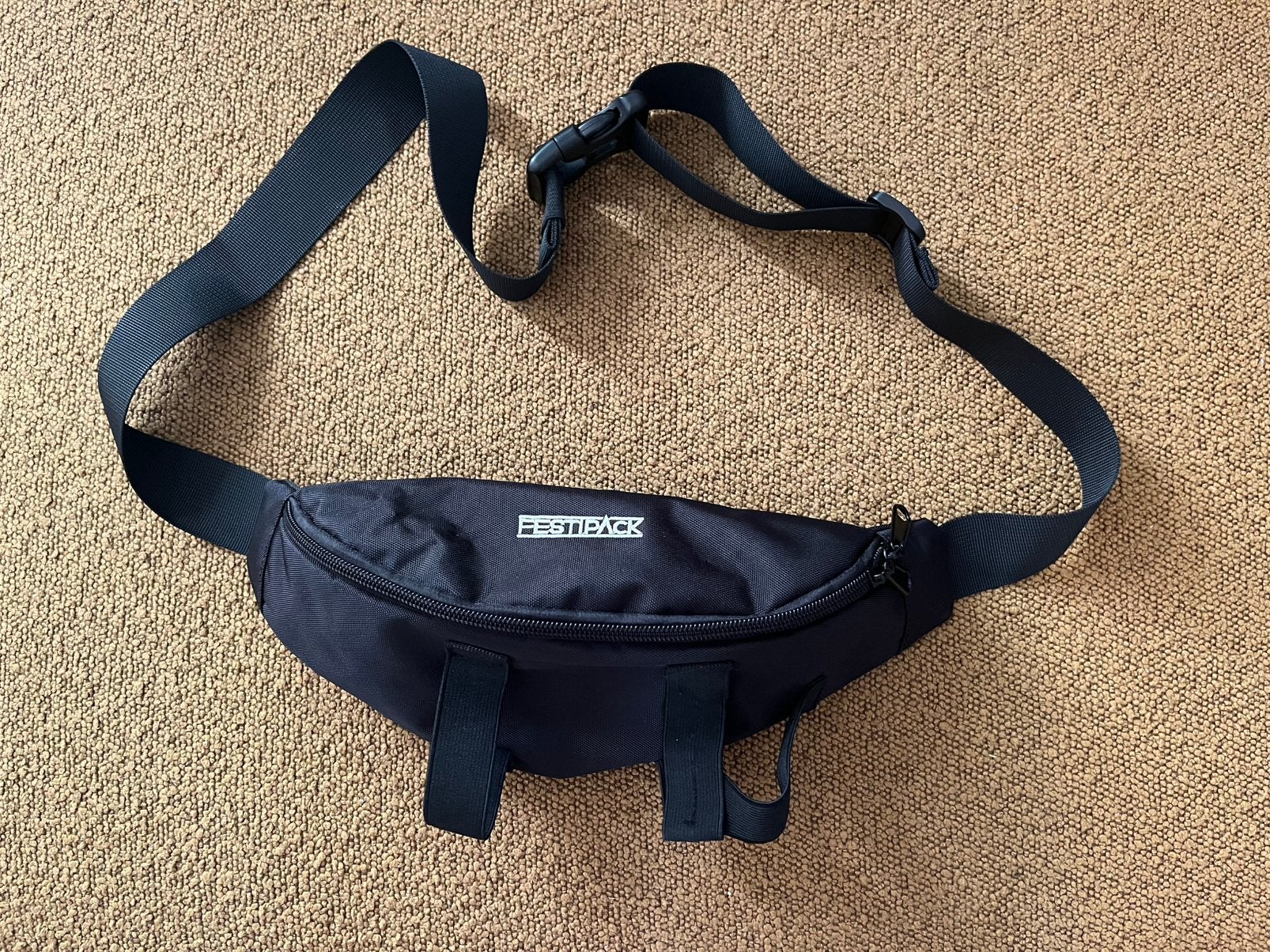 Festipack Fannypack met fleshouder zwart / Festival Heuptas, Sieraden, Tassen en Uiterlijk, Tassen | Schoudertassen, Ophalen of Verzenden