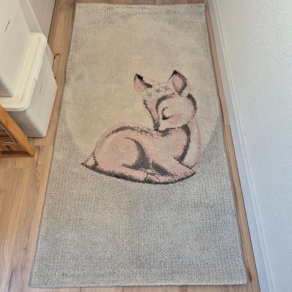 Schattig roze Bambi vloerkleed voor kinderkamer 80x150cm, Ophalen, Gebruikt, 100 tot 150 cm, 50 tot 100 cm