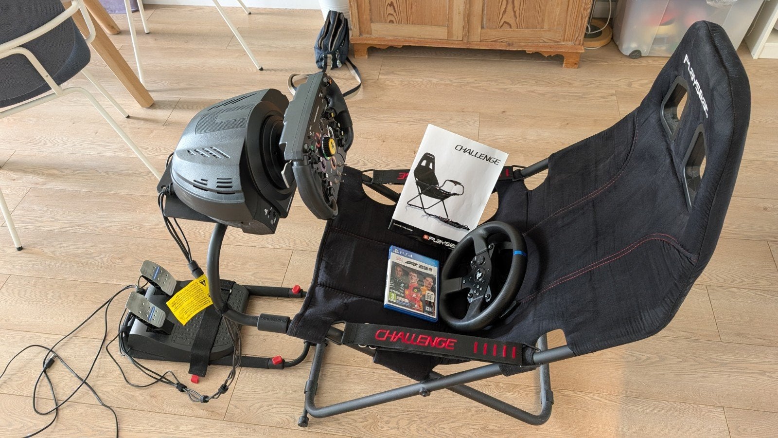 Thrustmaster T300 & playseat met F1 Ferrari stuur + F1 2023, Ophalen, Zo goed als nieuw, Playseat of Racestoel, PlayStation 4