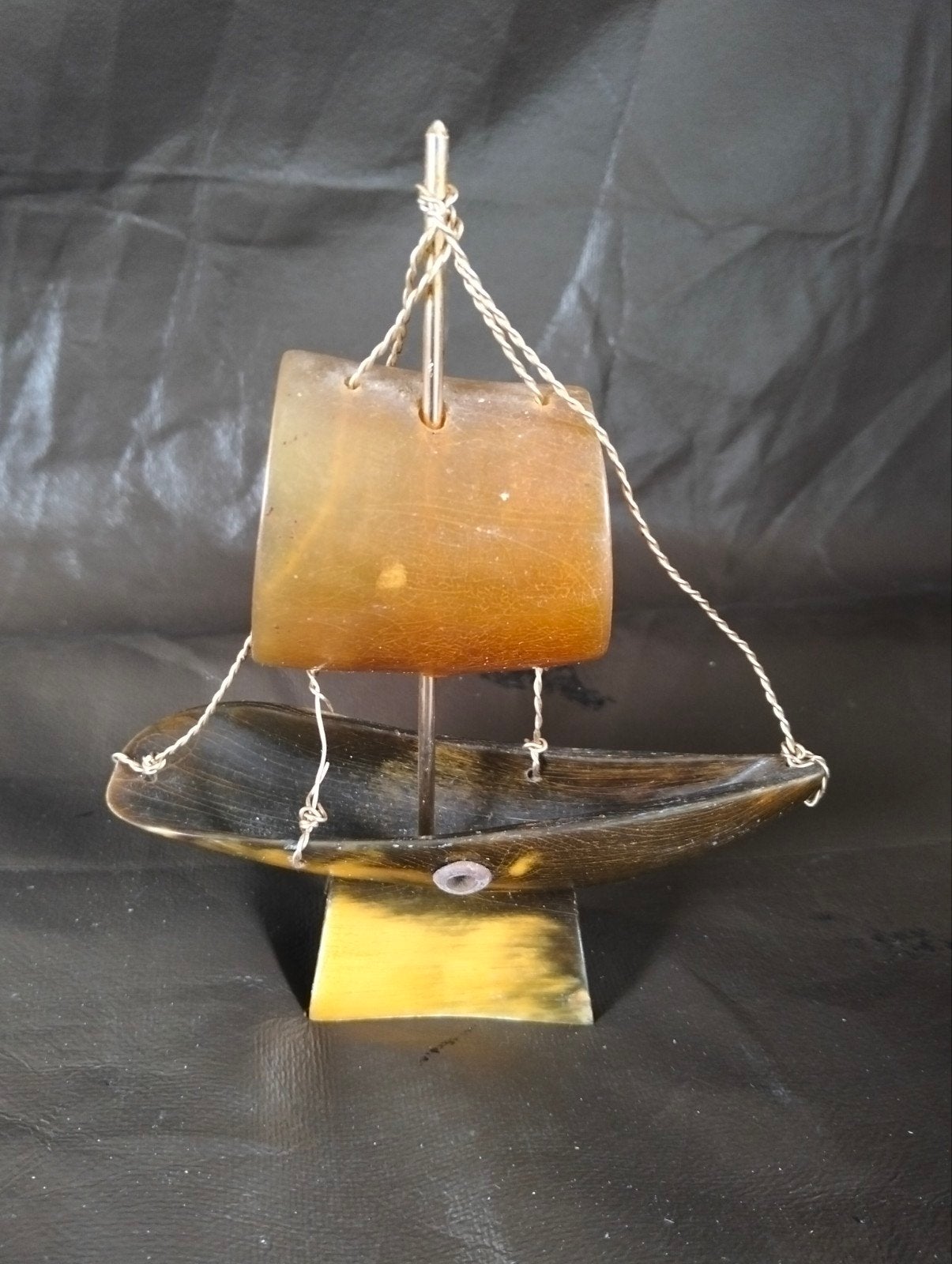 Vintage decoratief bootje van hoorn, Antiek en Kunst, Verzenden