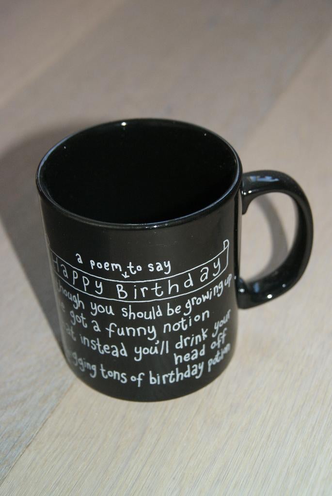 Te koop Mok verjaardag official purple Ronnie poem mug zwart, Hobby en Vrije tijd, Feestartikelen, Nieuw, Feestartikel, Verjaardag