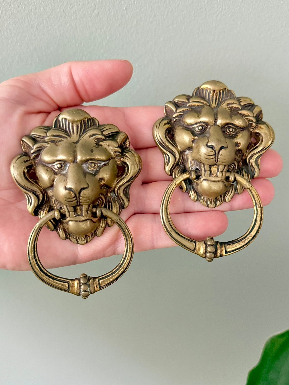 2 vintage messing greepjes ornamenten leeuwenkop, Ophalen of Verzenden