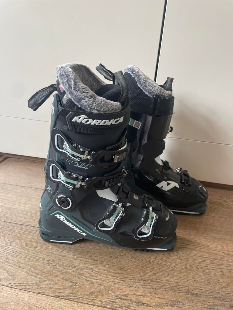 Dames skischoenen (maat 39/40) , Nordica 95W, 160 tot 180 cm, Schoenen, Ophalen of Verzenden, Zo goed als nieuw