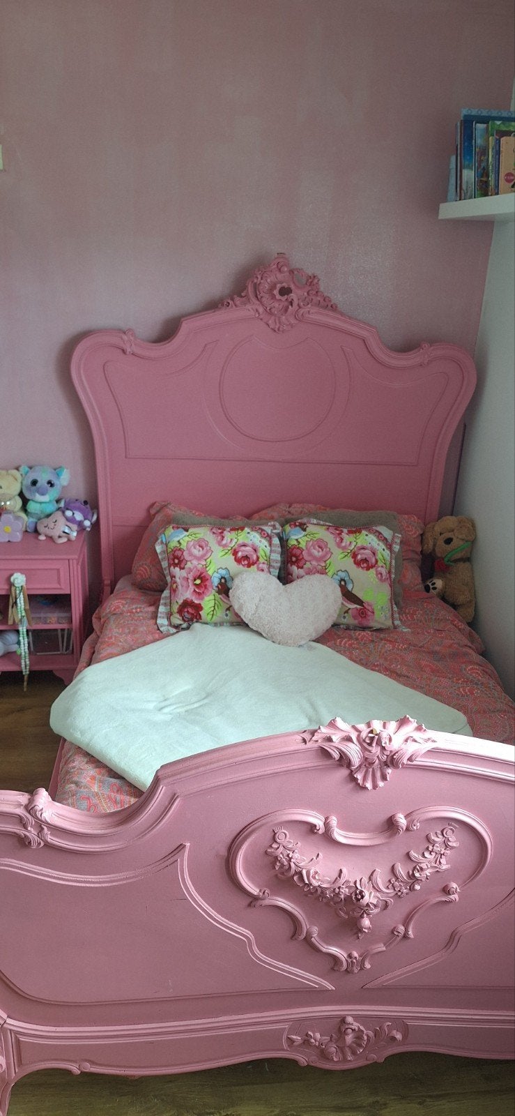 Prachtig roze bed met sierlijke details, Gebruikt, Ophalen of Verzenden, Overige maten, Barok, Romantisch