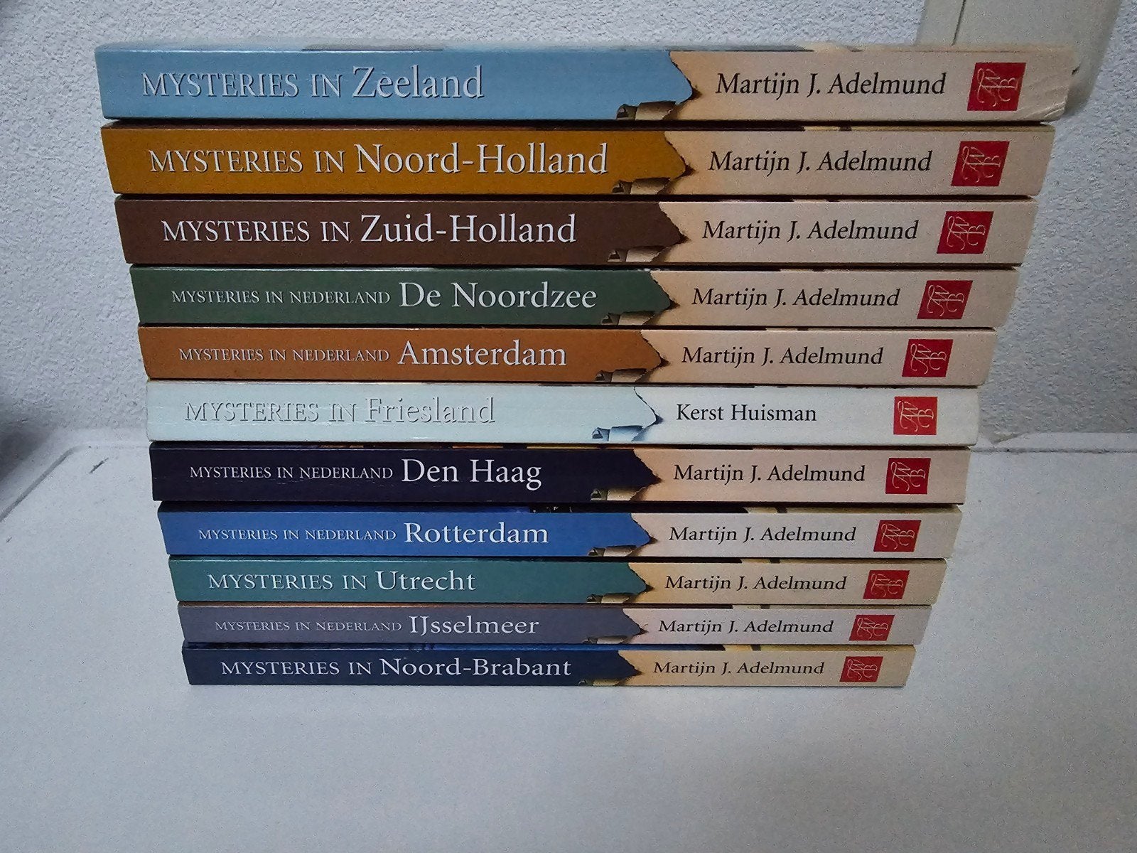 Mysteries in Nederland - Complete serie Martijn J. Adelmund, Ophalen of Verzenden, Gelezen, Martijn J. Adelmund, Kerst Huisman