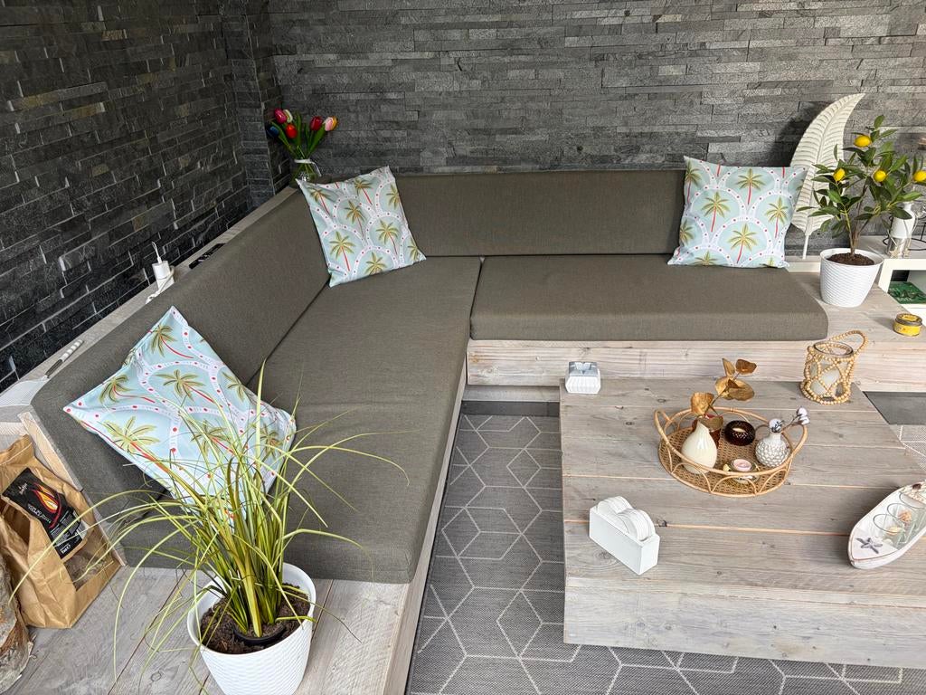 Hoekbank met salontafel - robuust en comfortabel, Ophalen of Verzenden, Zo goed als nieuw, Hout