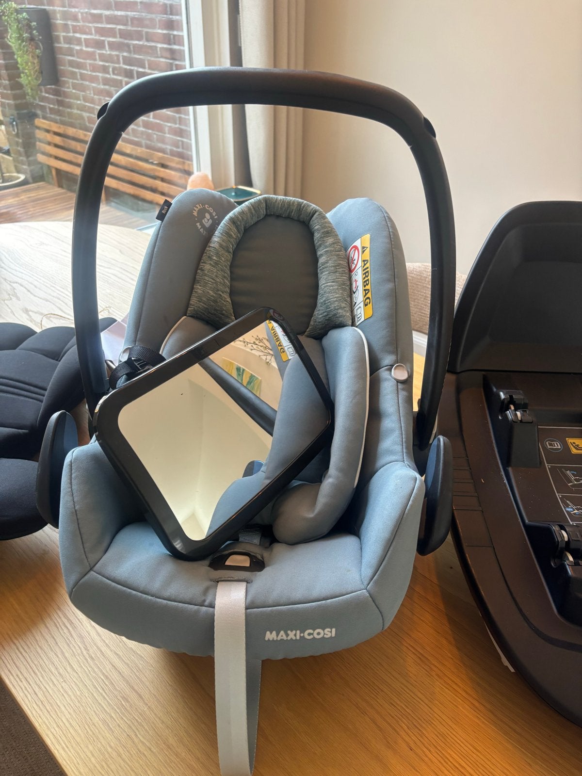 Maxi Cosi met verkleinkussen, spiegel en FamilyFix base, Kinderen en Baby's, Ophalen, Autogordel of Isofix, Gebruikt, 0 t/m 13 kg