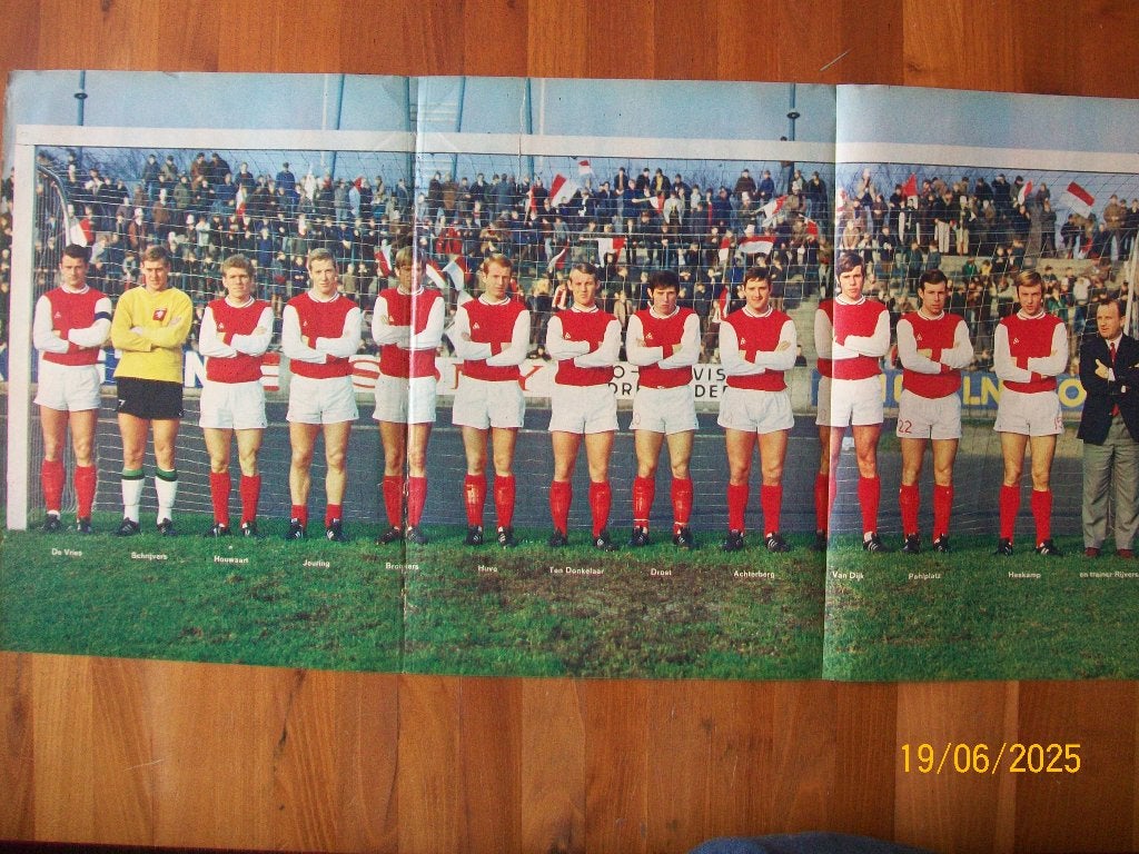 FC Twente uitklapposter Revue seizoen 1968 - 1969, Verzamelen, Verzenden, Gebruikt, F.C. Twente, Poster, Plaatje of Sticker