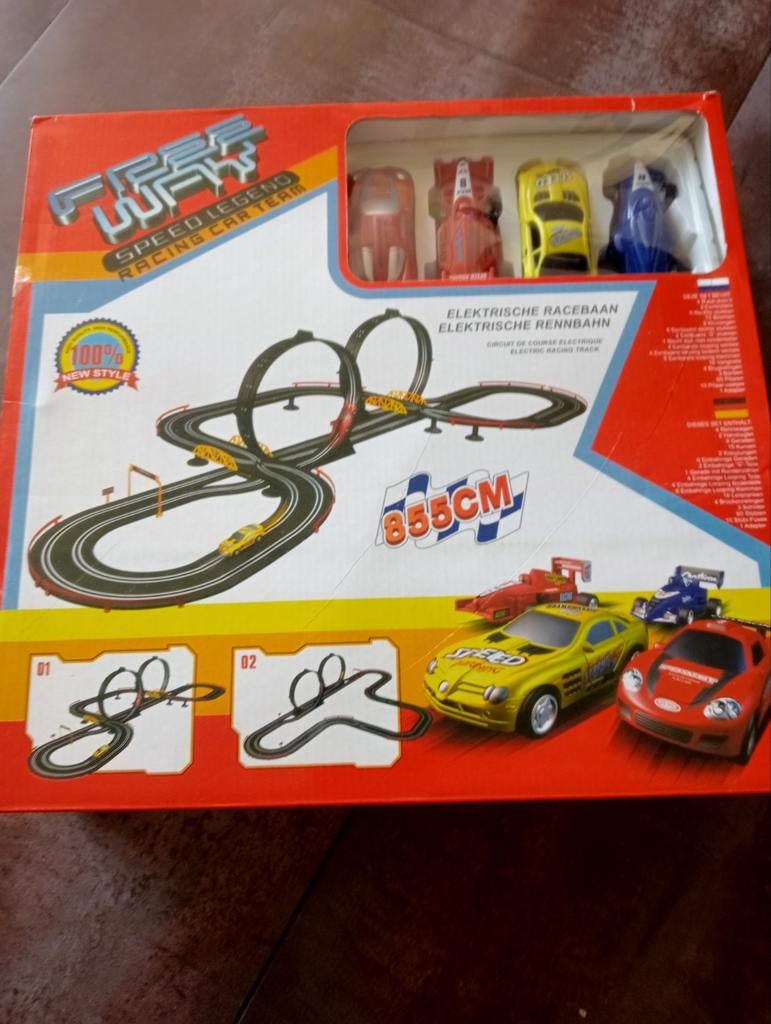 Nieuwe racebaan.  855cm. Lang. Met 4 autos en 2 controllers, Ophalen of Verzenden, Nieuw