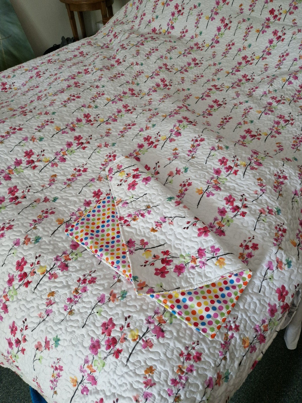 Sprei / deken  met bloemenprint en stippen (dubbelzijdig), Tweepersoons, Zo goed als nieuw, Dubbelzijdig bruikbaar, Sprei