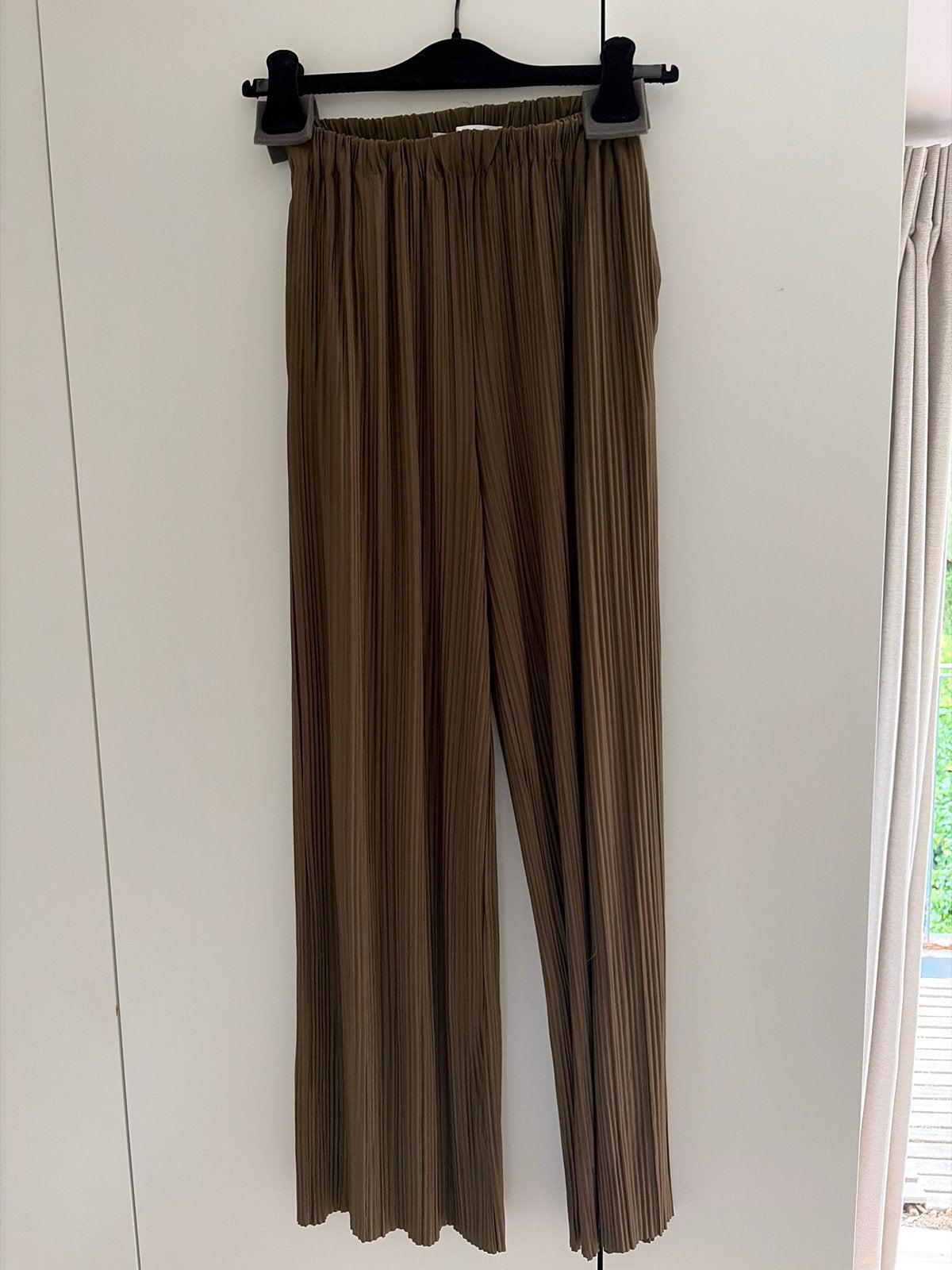 Samsøe Samsøe geplooide broek, Kleding | Dames, Broeken en Pantalons, Zo goed als nieuw, Maat 38/40 (M), Groen, Lang, Verzenden