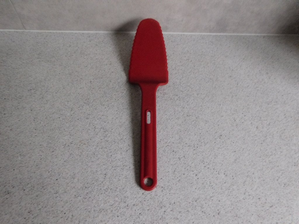 Tupperware Keukenhulpje Taartmes Rood, Overige typen, Ophalen of Verzenden, Zo goed als nieuw, Vaatwasserbestendig