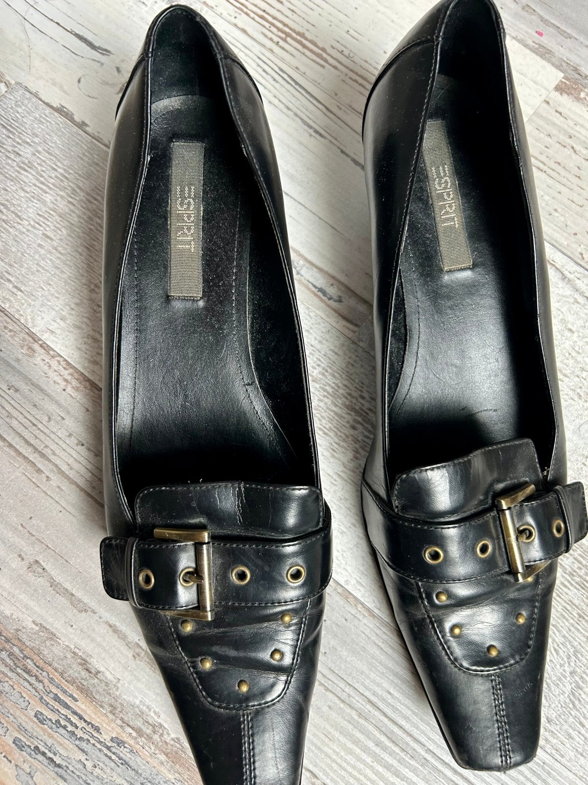 Zwarte vintage Esprit pumps met spitse neus deco gesp/studs, Ophalen of Verzenden, Zo goed als nieuw, Zwart