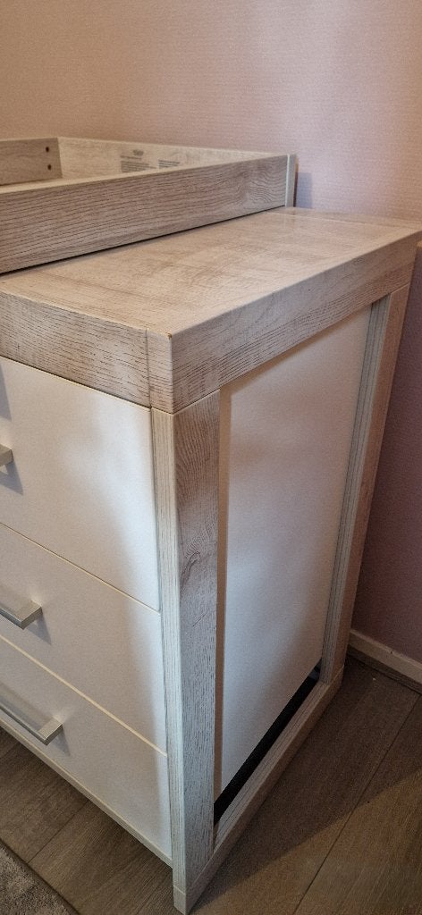 Foto 11 van Complete babykamer TWF: ledikant, commode en kledingkast