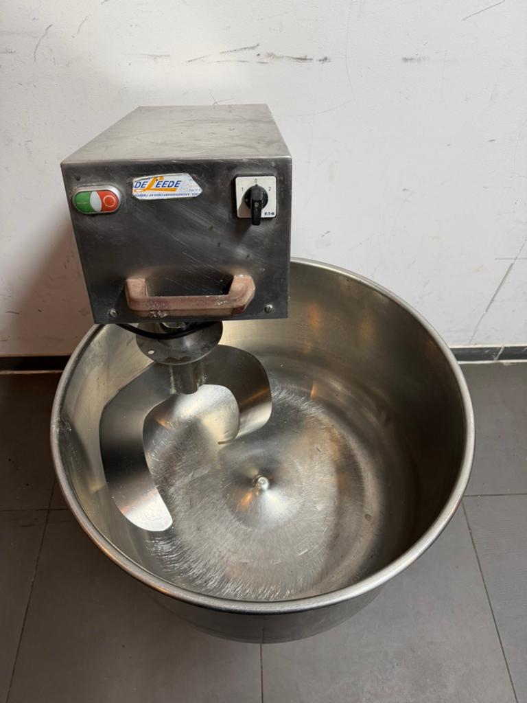 Deeg machine- horeca keukenapparatuur, 4 liter of meer, Ophalen of Verzenden, Zo goed als nieuw, 3 snelheden of meer