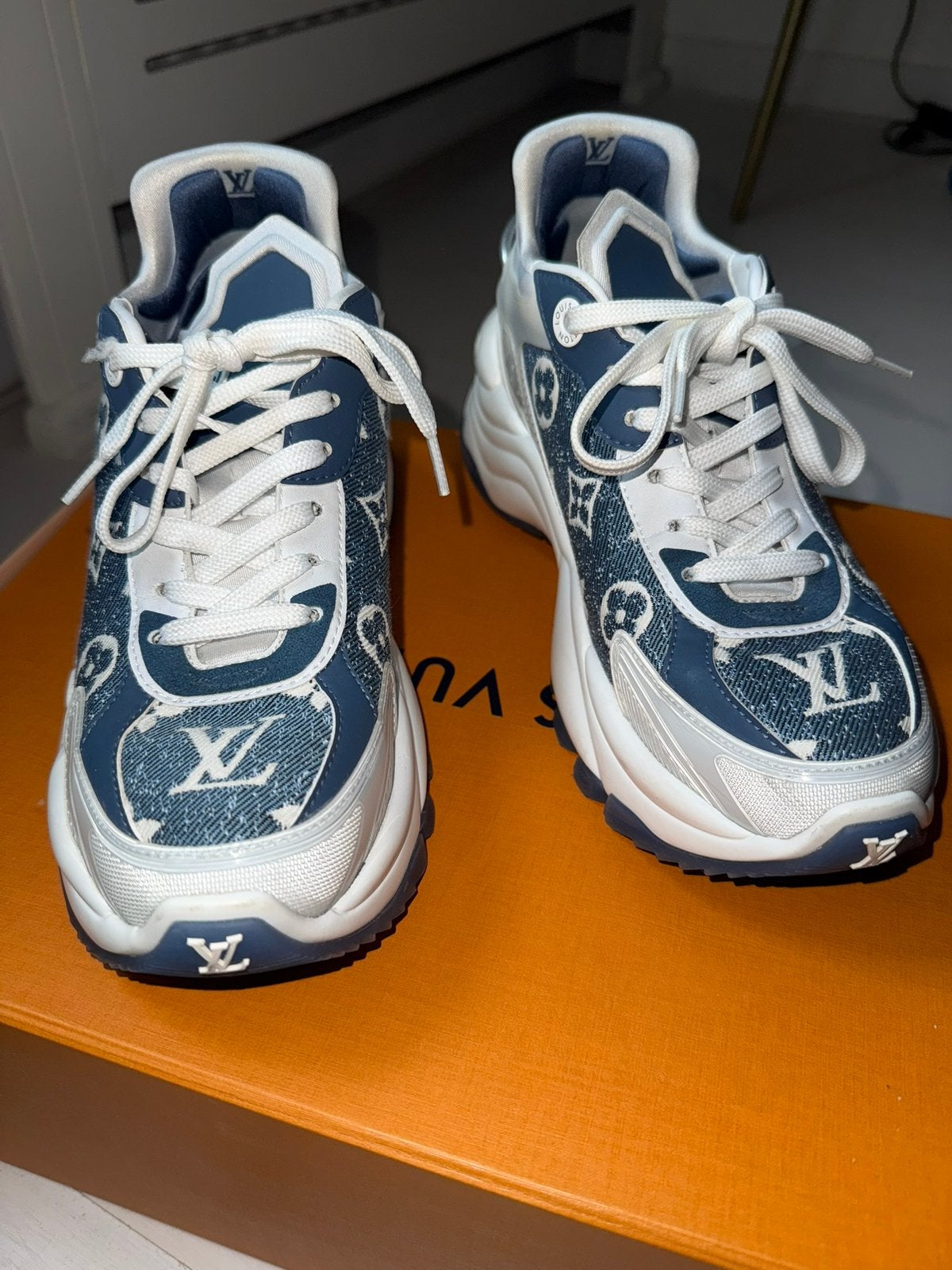 Louis vuitton run 55 sneakers, Kleding | Dames, Schoenen, Ophalen, Blauw, Sneakers of Gympen, Zo goed als nieuw