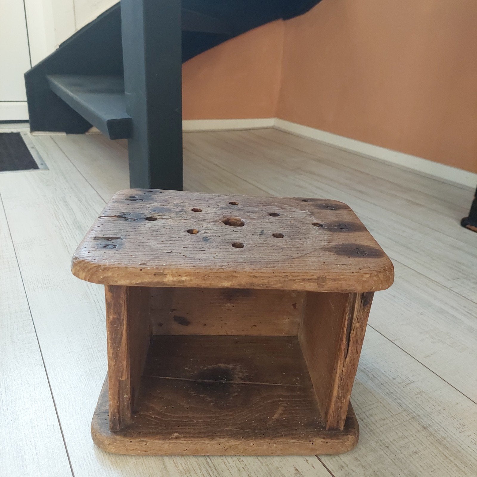 Vintage houten krukje / decoratief object, Huis en Inrichting, Krukjes, Ophalen, Hout