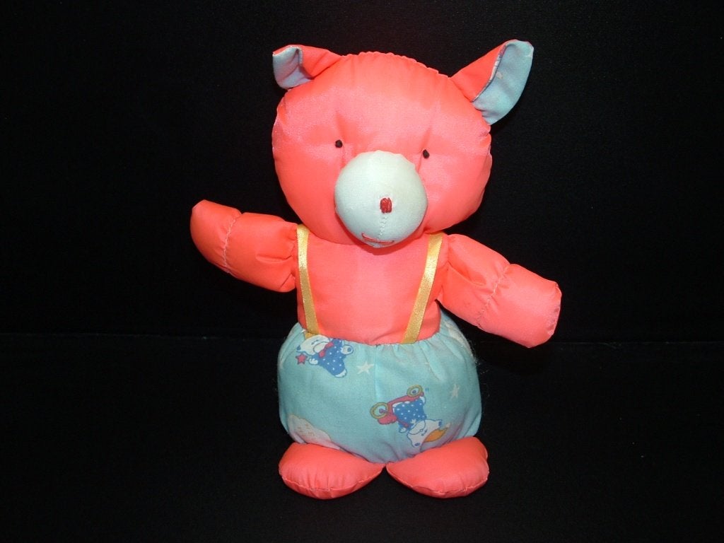 HELLO HOND PARACHUTESTOF FELROZE MET BLAUW BROEK, Kinderen en Baby's, Speelgoed | Knuffels en Pluche, Ophalen of Verzenden, Nieuw