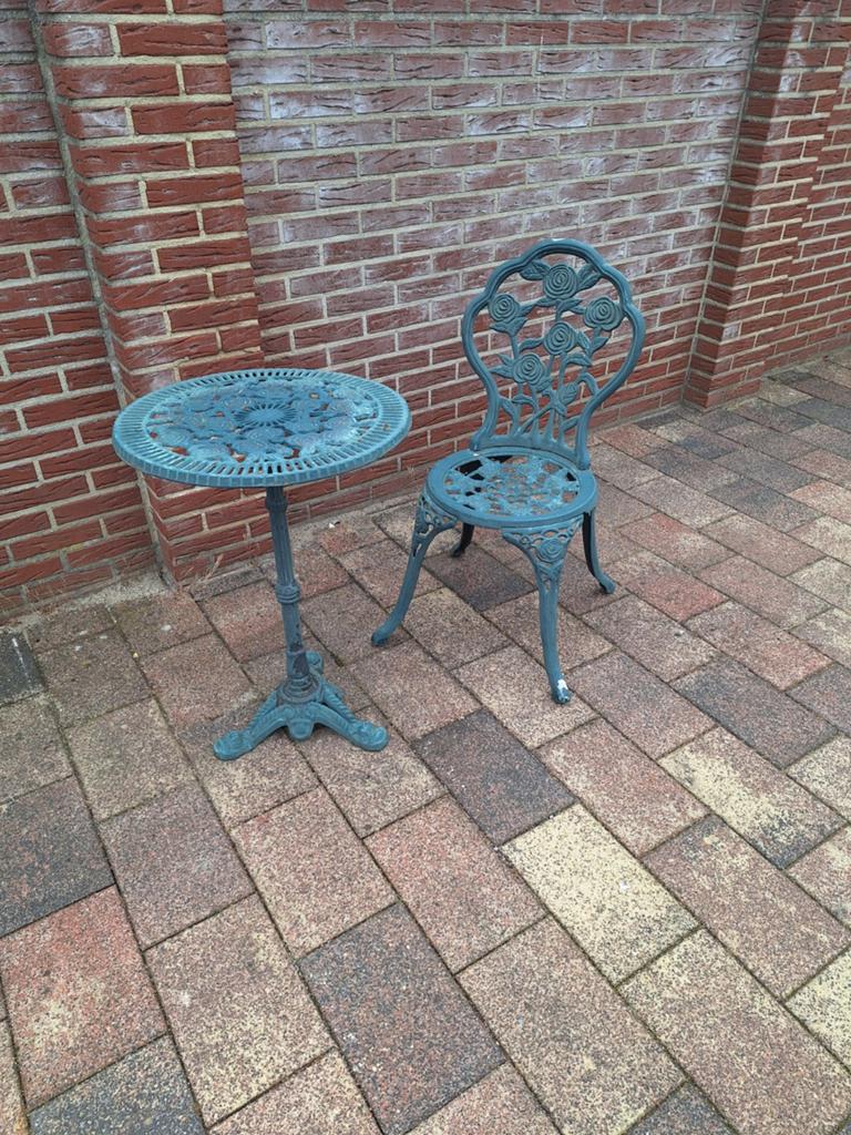 Decoratieve bistroset: tafel en stoel (72/40cm hoog), Tuin en Terras, Tuinsets en Loungesets, Overige materialen, Gebruikt, Ophalen of Verzenden