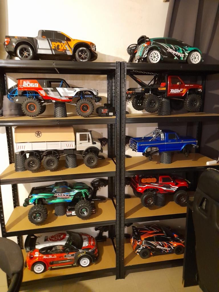 Grote collectie RC auto's, Elektro, Auto offroad, Ophalen of Verzenden, Zo goed als nieuw