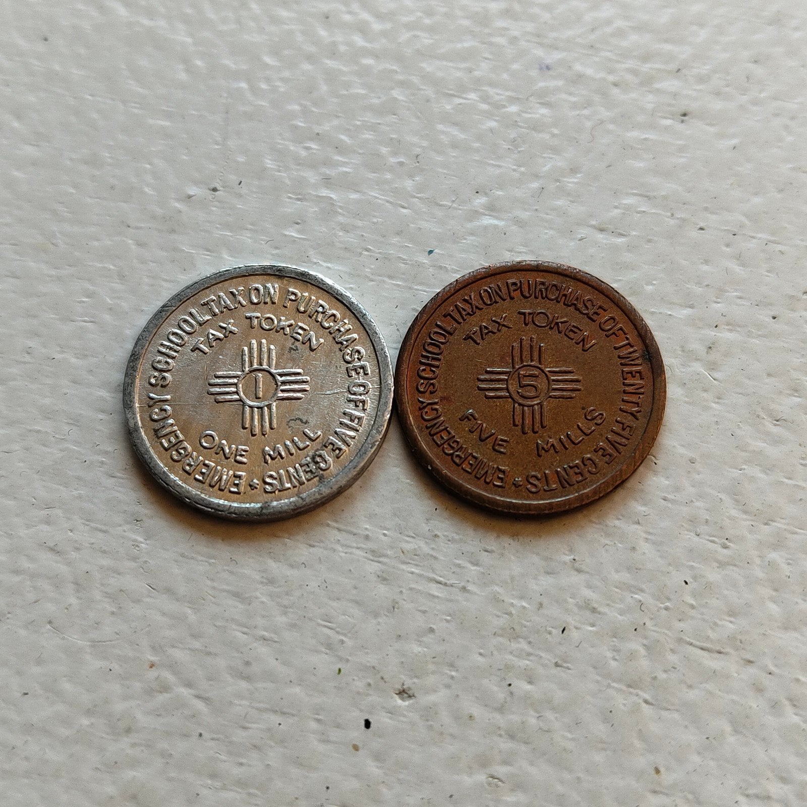 New Mexico tax tokens 1 en 5 mills 1936, Ophalen of Verzenden