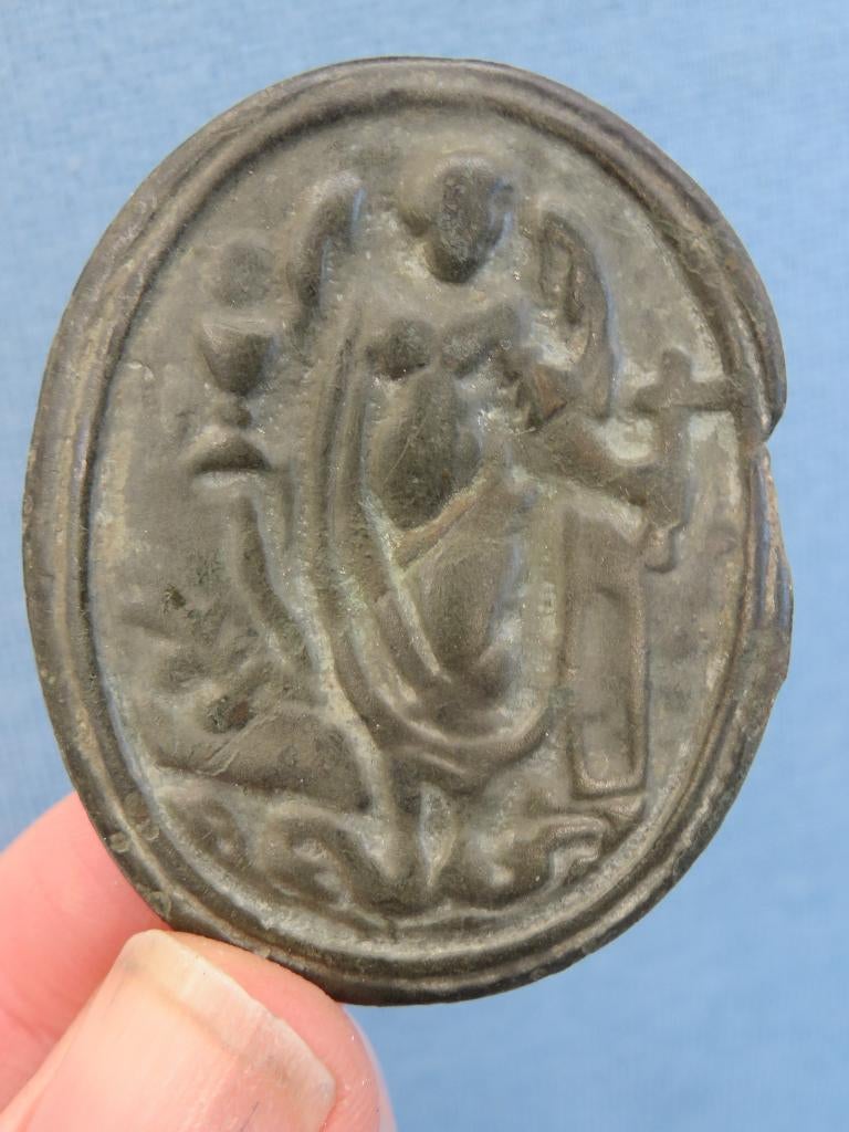 Brons religieus ornament - 16e eeuw bodemvondst, Ophalen of Verzenden