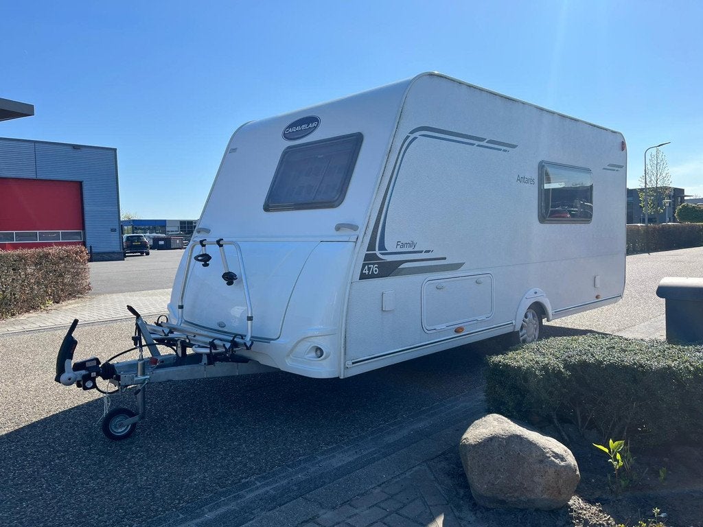 Caravelair Antares 476 Family Stapelbed | Fietsenrek | Voort, Caravans en Kamperen, Caravans, Hordeur, Dwars-stapelbed, Bedrijf