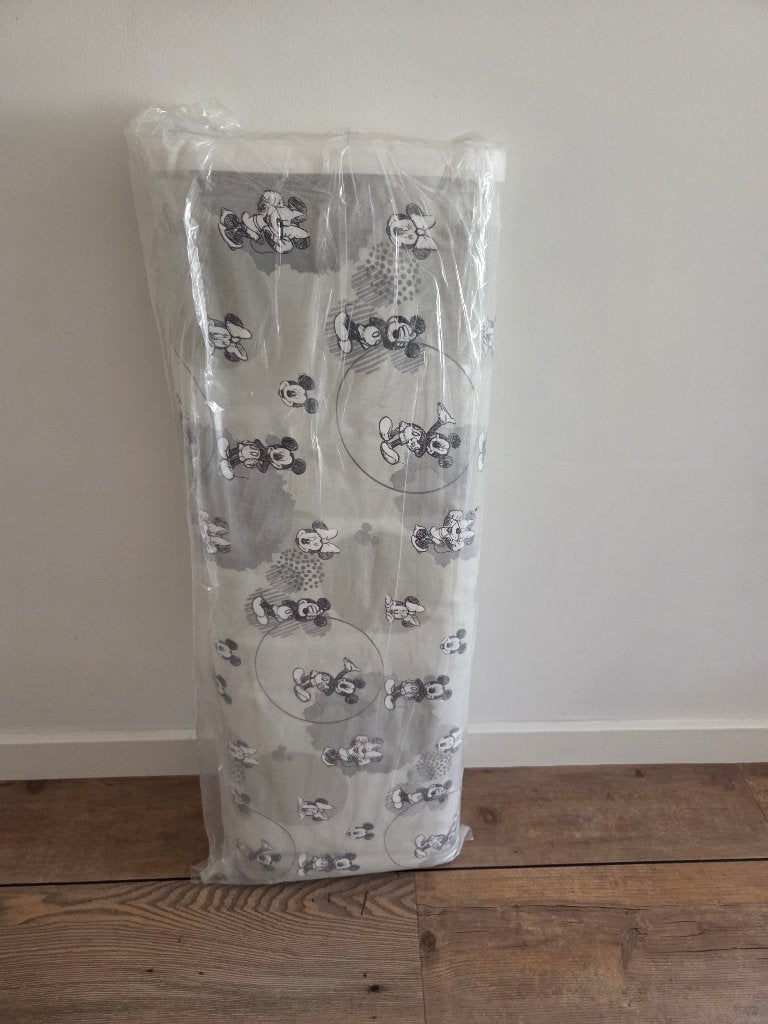 35 meter NIEUWE Mickey Mouse stof – 140 cm breed –, Overige materialen, Meerkleurig, 120 cm of meer, Ophalen of Verzenden