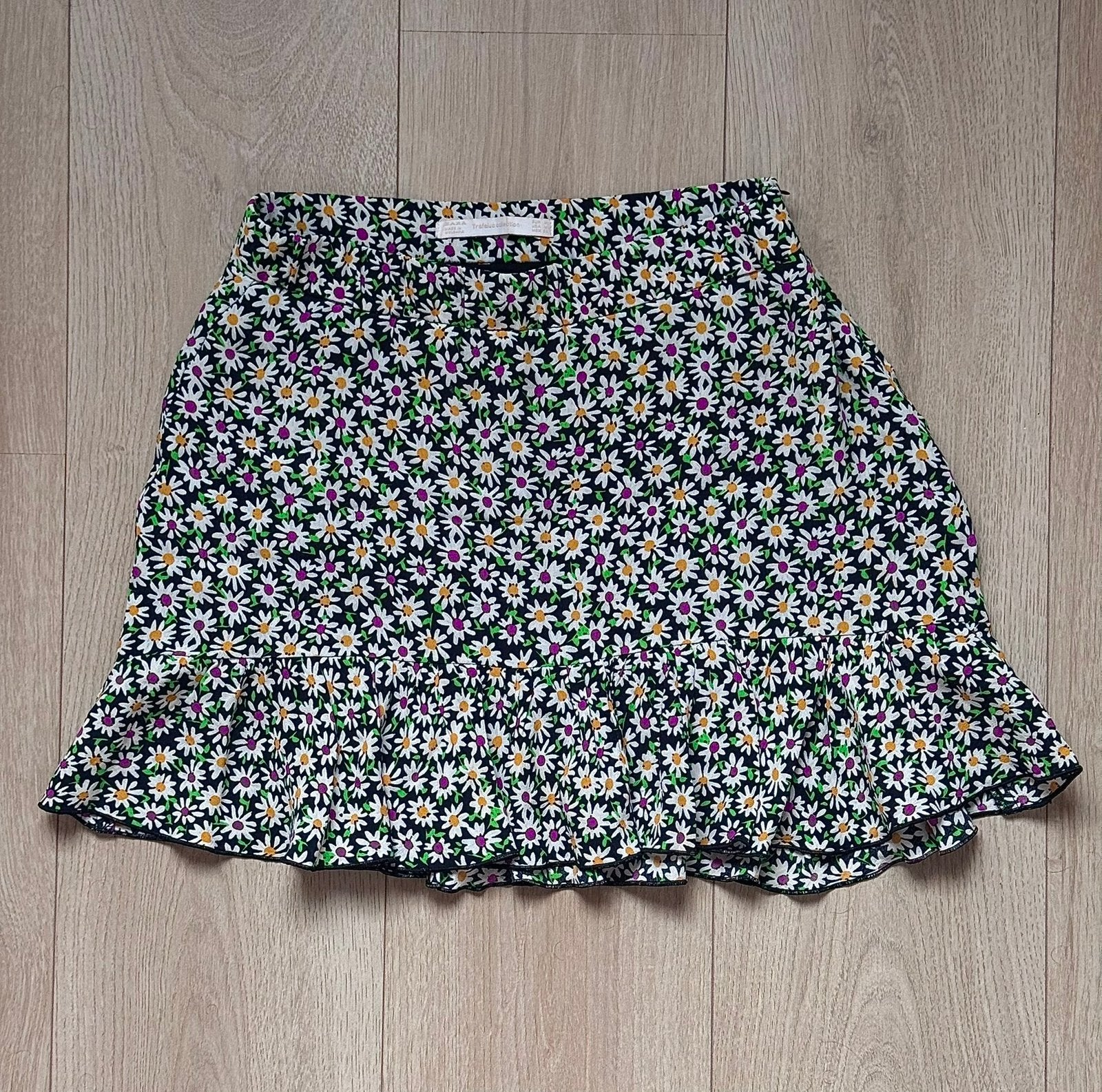 Bloemetjes rok van Zara, Kleding | Dames, Rokken, Maat 38/40 (M), Zwart, Ophalen of Verzenden, Zo goed als nieuw