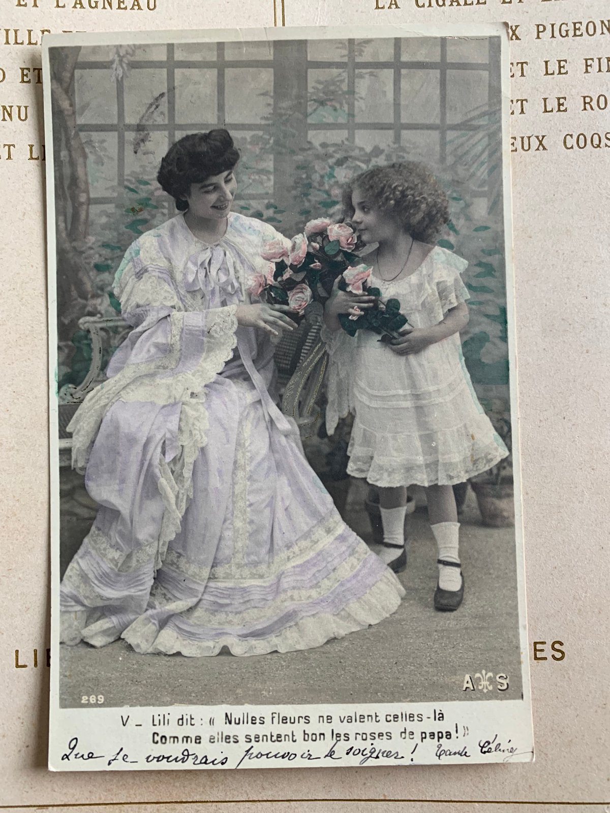1906 Moeder en dochter - rozen voor moeder (KK), Ophalen of Verzenden, Voor 1920, Gelopen, Kinderen