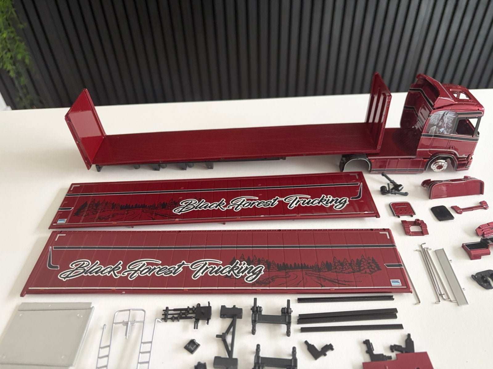 Tekno Scania Black Forest Trucking met walking floor trailer, Ophalen of Verzenden, Zo goed als nieuw, Bus of Vrachtwagen, Tekno