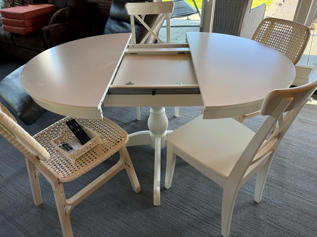 Stevige witte IKEA eettafel uitschuifbaar + 4 stoelen, Ophalen, Rechthoekig, 100 tot 150 cm